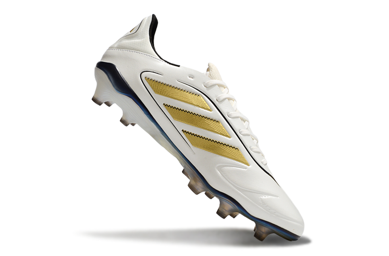 Chuteira Campo Adidas Copa Pure III Elite FG Branca e Dourado