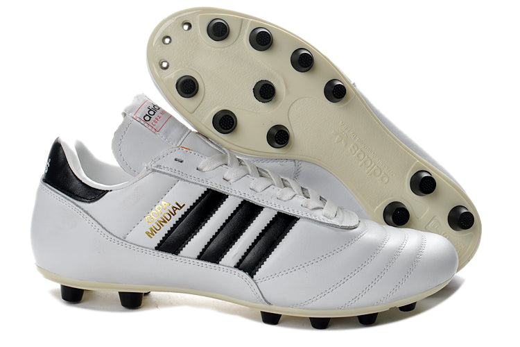 Chuteira Campo Adidas Copa Mundial FG Branca e Preta