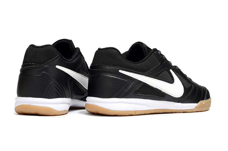 Chuteira Futsal Supreme X Nike SB Gato IC Preta e Branco