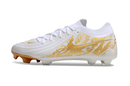 Chuteira Campo Nike Phantom GX 2 Elite FG Branca e Dourada
