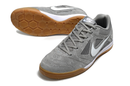 Chuteira Futsal Supreme X Nike SB Gato IC Cinza e Branco