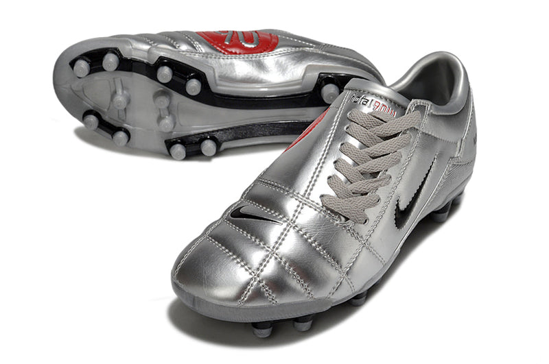 Chuteira Campo Nike Total 90 FG Prata e Vermelha