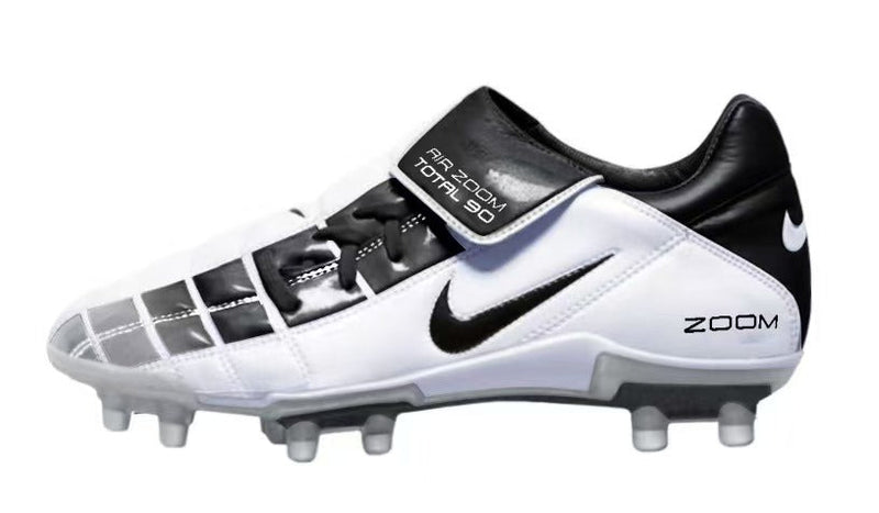 Chuteira Campo Nike Total 90 FG Branca e Preta