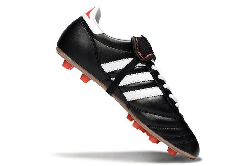 Chuteira Campo Adidas Copa Mundial FG Preta e Branca
