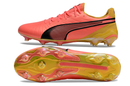 Chuteira Campo Puma King Ultimate FG Rosa e Laranja "Tricks Pack"