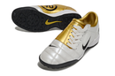 Chuteira Society Nike Total 90 TF Branco e Dourado