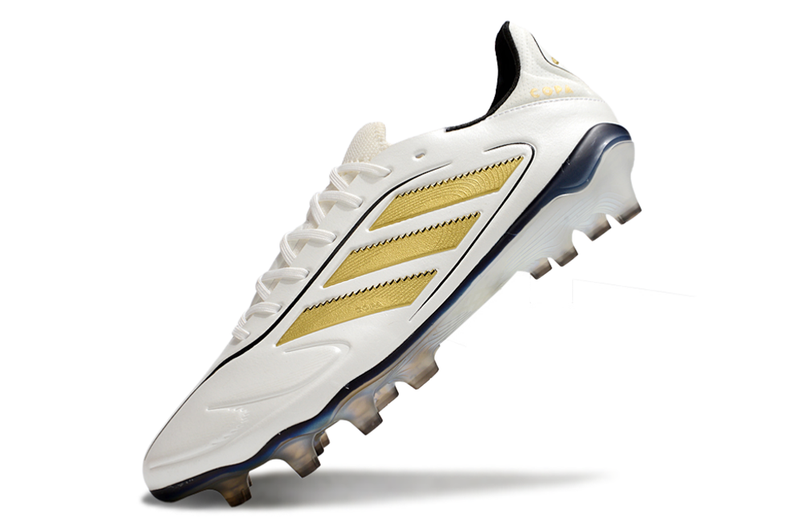 Chuteira Campo Adidas Copa Pure III Elite FG Branca e Dourado