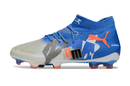 Chuteira Campo Puma Future 8 FG Cinza e Azul "Forever"