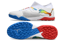 Chuteira Society Puma Future 7 TF Branco, Azul e Vermelho