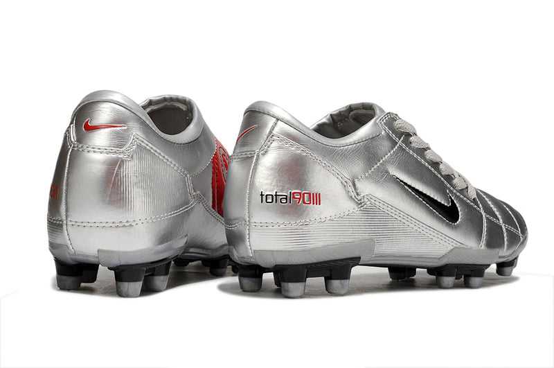 Chuteira Campo Nike Total 90 FG Prata e Vermelha