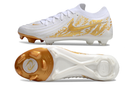 Chuteira Campo Nike Phantom GX 2 Elite FG Branca e Dourada