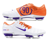 Chuteira Campo Nike Total 90 FG Branca, Laranja e Roxa