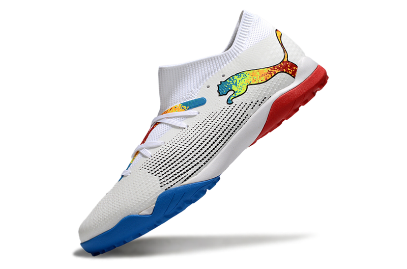 Chuteira Society Puma Future 7 TF Branco, Azul e Vermelho