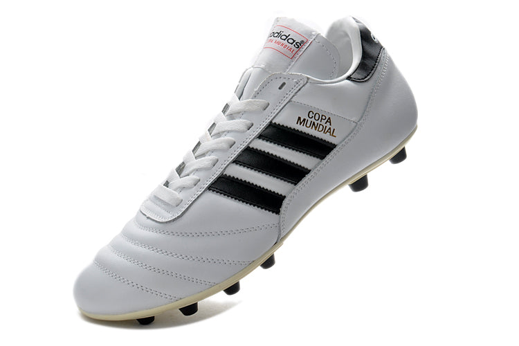 Chuteira Campo Adidas Copa Mundial FG Branca e Preta