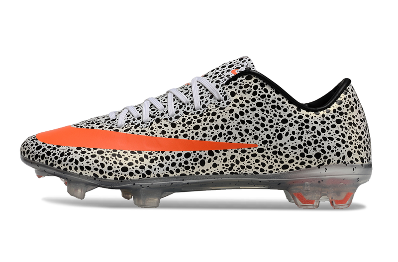 Chuteira Campo Nike Retrõ Mercurial Vapor 10 FG Branca, Preta e Laranja