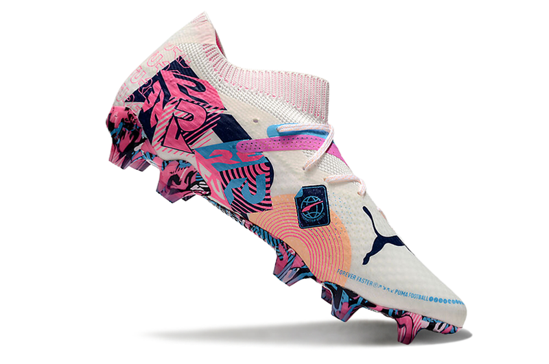 Chuteira Campo Puma Future 7 FG Branca, Azul e Rosa "Volume Up Pack"
