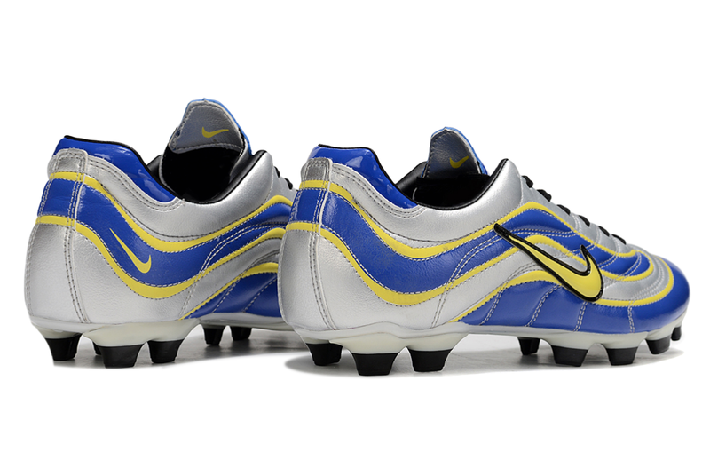 Chuteira Campo Nike Mercurial Vapor 1998 FG Prata, Azul e Amarelo "R9"