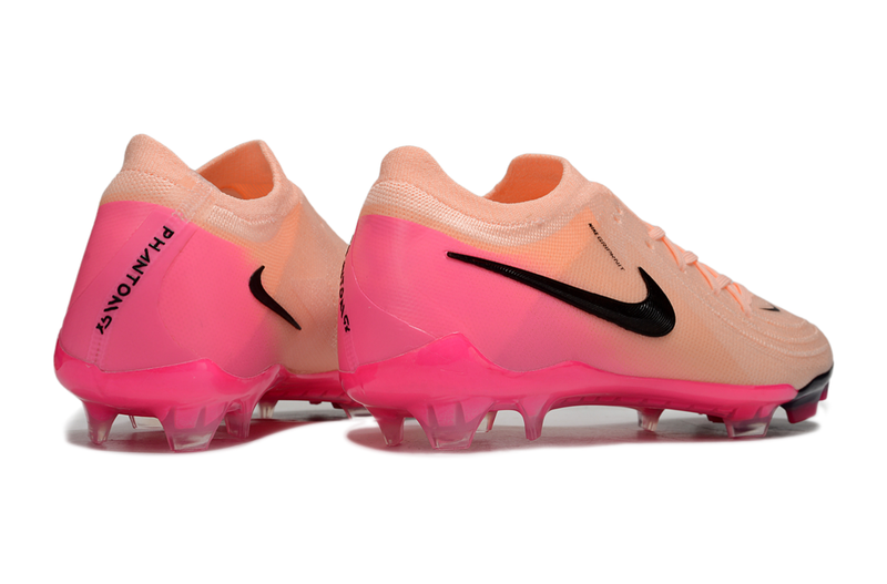 Chuteira Campo Nike Phantom GX 2 Elite FG Rosa e Preto "Prism Pack"